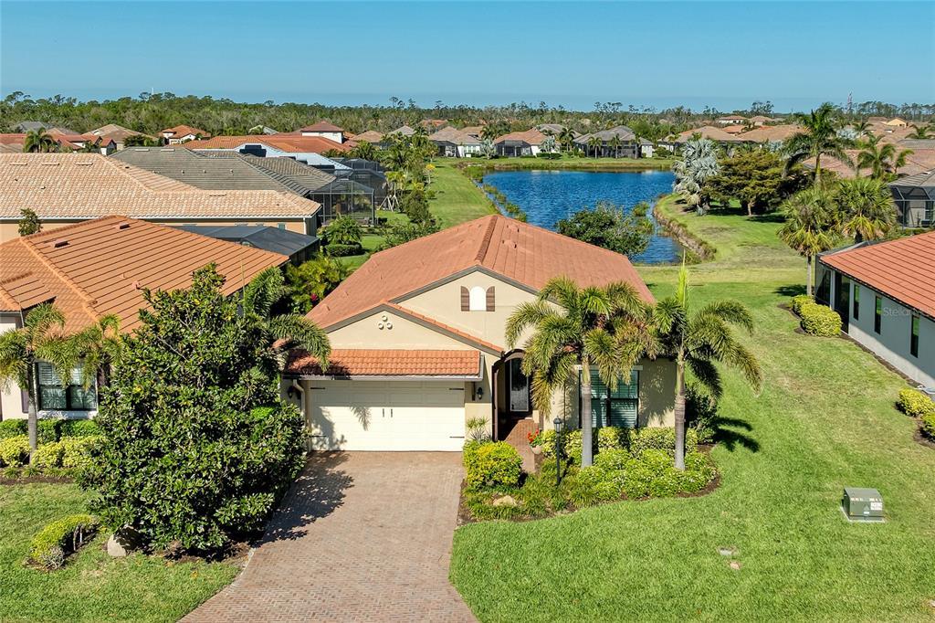 4610 Royal Dornoch Cir in Bradenton, FL - Building Photo