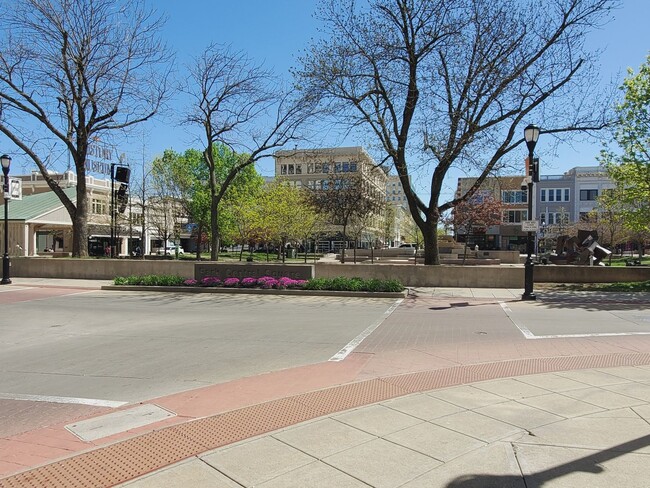 218 Park Central Square in Springfield, MO - Building Photo - Building Photo