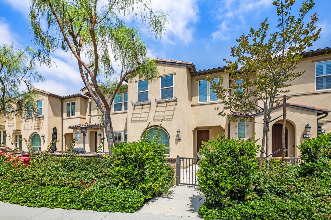 81 Savannah in Lake Forest, CA - Building Photo