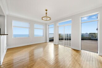 7301 N Sheridan Rd in Chicago, IL - Building Photo - Building Photo