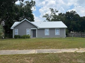 7823 Coronet Ln in Pensacola, FL - Building Photo - Building Photo