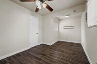 2516 Anita St photo'