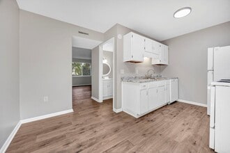 815 Raleigh St in West Columbia, SC - Building Photo - Building Photo