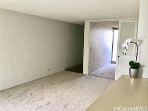 647 Kunawai Ln in Honolulu, HI - Building Photo - Building Photo