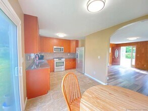 28 Grove Pl in Danbury, CT - Foto de edificio - Building Photo