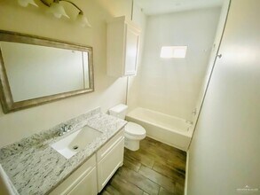 908 Kentucky St-Unit -2 in Alton, TX - Building Photo - Building Photo