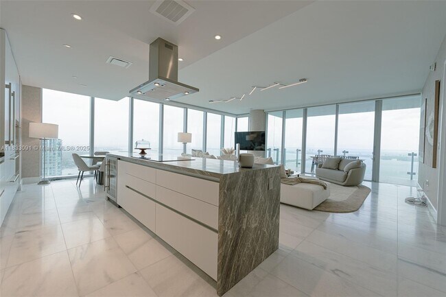 700 NE 26th Terrace in Miami, FL - Building Photo - Building Photo