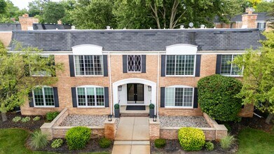 150 E Long Lake Rd in Bloomfield Hills, MI - Building Photo - Building Photo