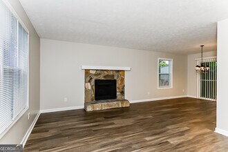 8305 Gledstone Way in Fairburn, GA - Building Photo - Building Photo