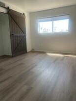 Delano Townhomes in Van Nuys, CA - Building Photo