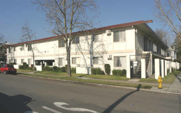 Claremont Manor Apartments in Stockton, CA - Building Photo - Building Photo