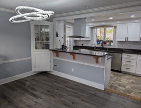 58 Hartford St in Natick, MA - Foto de edificio - Building Photo