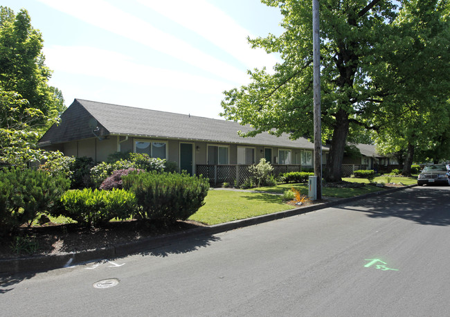 1870 N Main Ave in Gresham, OR - Foto de edificio - Building Photo