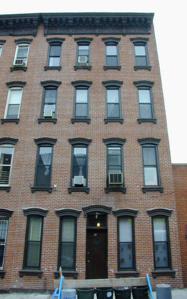 124-11 Metropolitan Ave in Brooklyn, NY - Building Photo