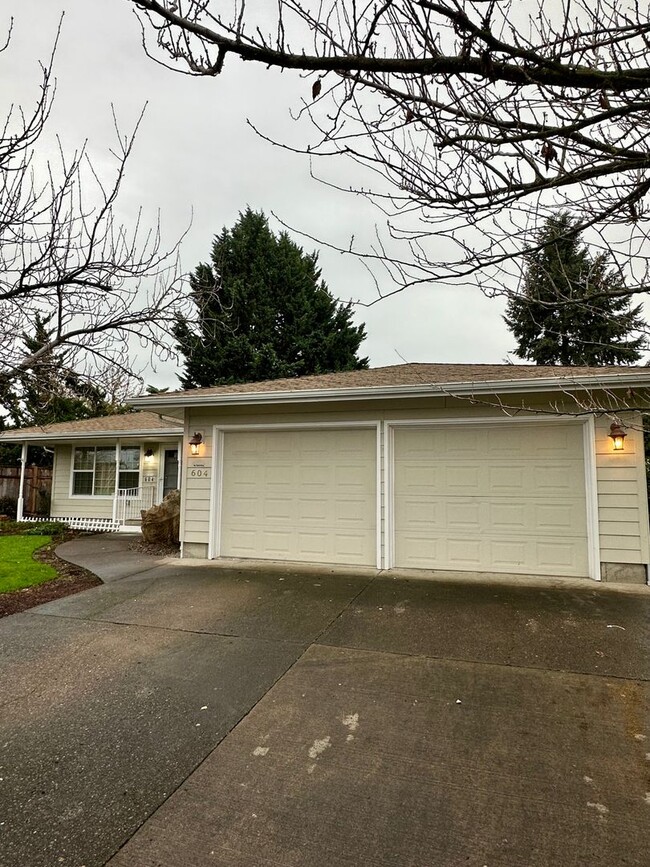 604 SE 26th Ave in Albany, OR - Building Photo - Building Photo