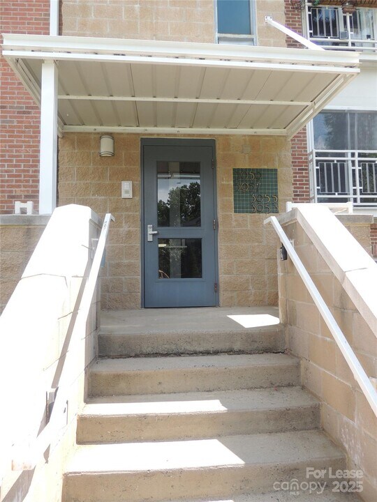 3953 Picasso Court in Charlotte, NC - Building Photo