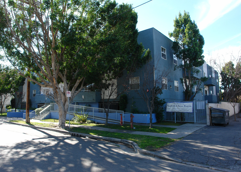 Harmony Gates Apartments in North Hollywood, CA - Foto de edificio