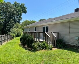 9330 Wallace Tatum Rd in Cumming, GA - Foto de edificio - Building Photo