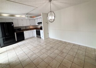 5201 Cedarbend Dr in Ft. Myers, FL - Building Photo - Building Photo