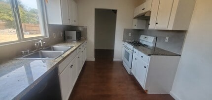 629 Lee Dr in Sacramento, CA - Building Photo - Building Photo