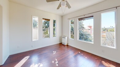 834 Laguna Ave in Los Angeles, CA - Building Photo - Building Photo