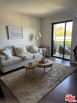 6465 Kanan Dume Rd in Malibu, CA - Building Photo