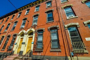 3909 Pine St, Unit 1 in Philadelphia, PA - Building Photo