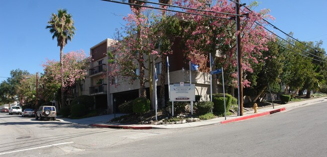 MEDOVOI-HILLHAVEN LLC in Tujunga, CA - Foto de edificio - Building Photo