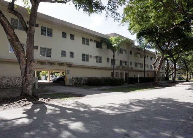 440 Santander Ave in Coral Gables, FL - Building Photo - Building Photo