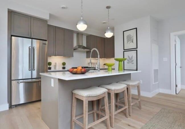 1650 Commonwealth Ave, Unit 1 in Boston, MA - Foto de edificio - Building Photo