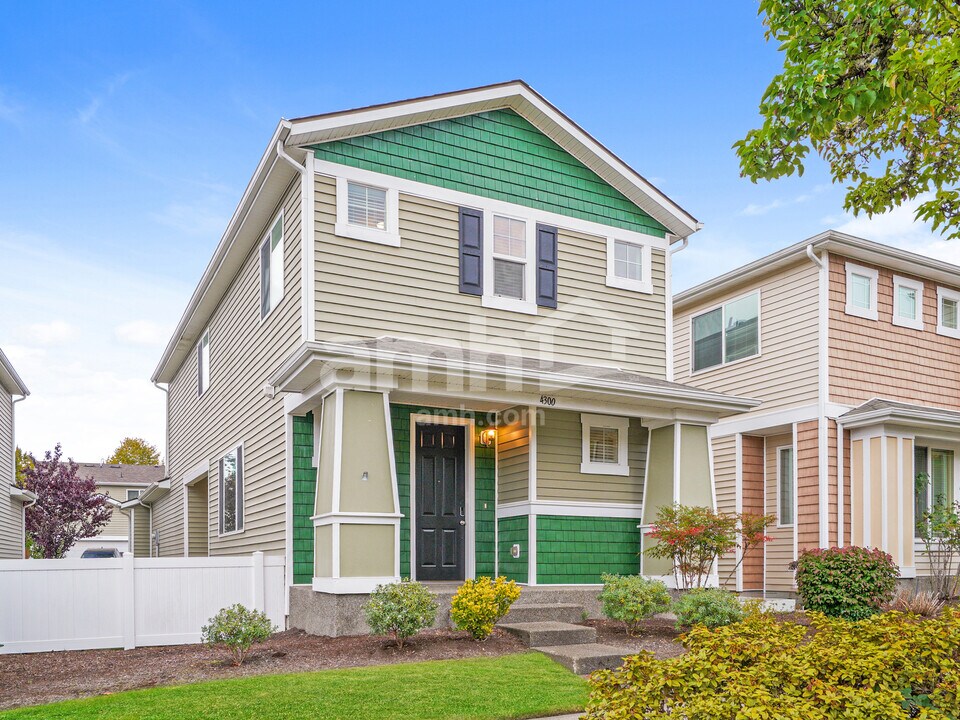 4300 Edgewater Blvd NE in Lacey, WA - Foto de edificio