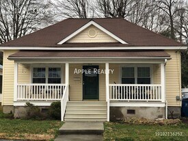2210 W Knox St in Durham, NC - Building Photo