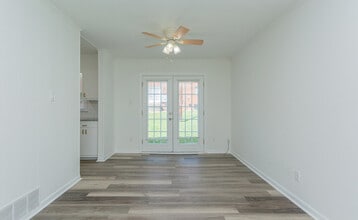 Myers Pointe in Greensboro, NC - Foto de edificio - Building Photo