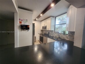 8419 Forest Hills Dr in Coral Springs, FL - Building Photo - Building Photo