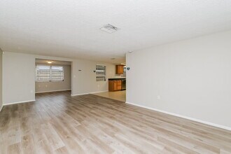 6226 9th Ave in New Port Richey, FL - Building Photo - Building Photo