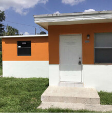 2550 York St in Opa Locka, FL - Building Photo - Building Photo