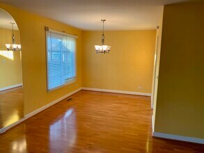 156 Brookside Dr in Glendale Heights, IL - Building Photo - Building Photo
