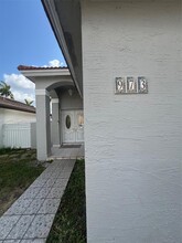 973 NW 132nd Ave W in Miami, FL - Foto de edificio - Building Photo