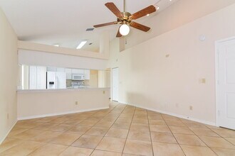 8719 Exposition Dr in Tampa, FL - Foto de edificio - Building Photo