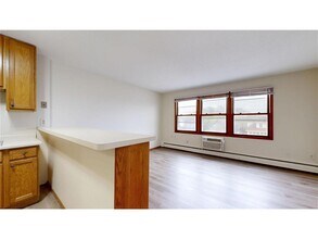 2216 Pleasant Ave in Minneapolis, MN - Building Photo - Building Photo