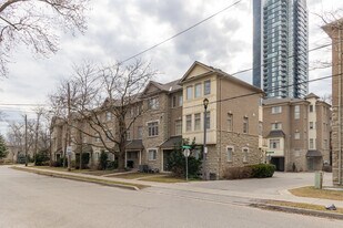 119 Doris Av in Toronto, ON - Building Photo
