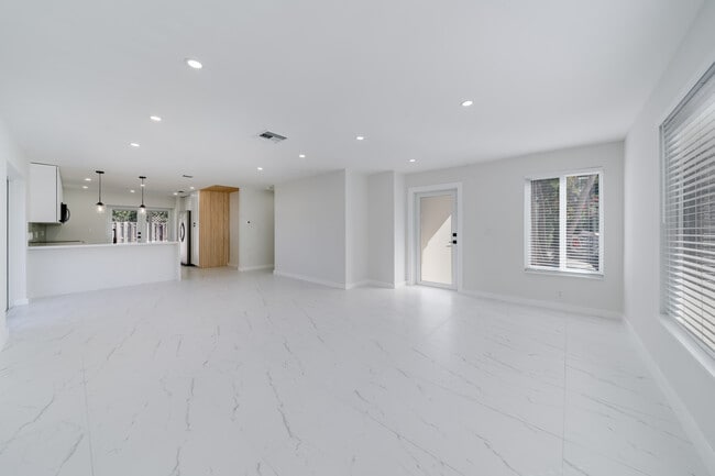 9826 SW 222nd Terrace in Cutler Bay, FL - Building Photo - Building Photo