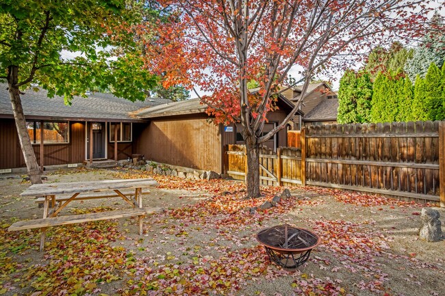 533 NE Olney Ave in Bend, OR - Building Photo - Building Photo