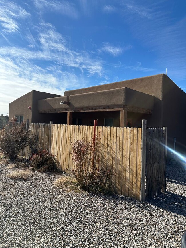 95 Paseo Nopal in Santa Fe, NM - Building Photo - Building Photo