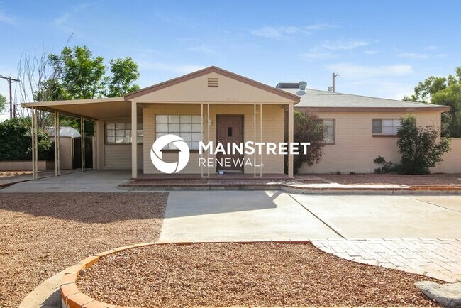 property at 5528 E Waverly St