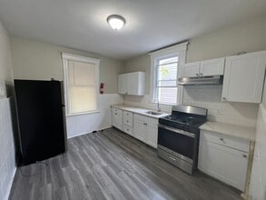 35 Seymour Ave, Unit 2 in Newark, NJ - Building Photo - Building Photo