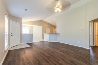 1148 Browntop St in Crowley, TX - Foto de edificio - Building Photo