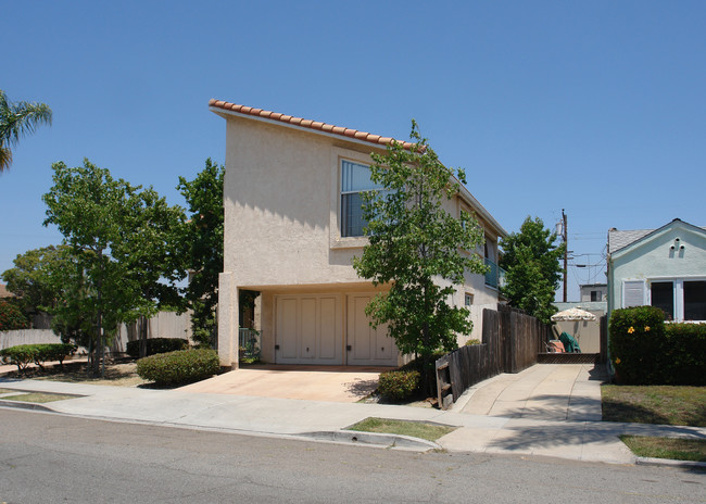 3787 Bancroft St in San Diego, CA - Foto de edificio - Building Photo