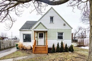 312 E 317th St in Willowick, OH - Building Photo