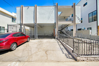 11763 Hamlin St in North Hollywood, CA - Building Photo - Building Photo